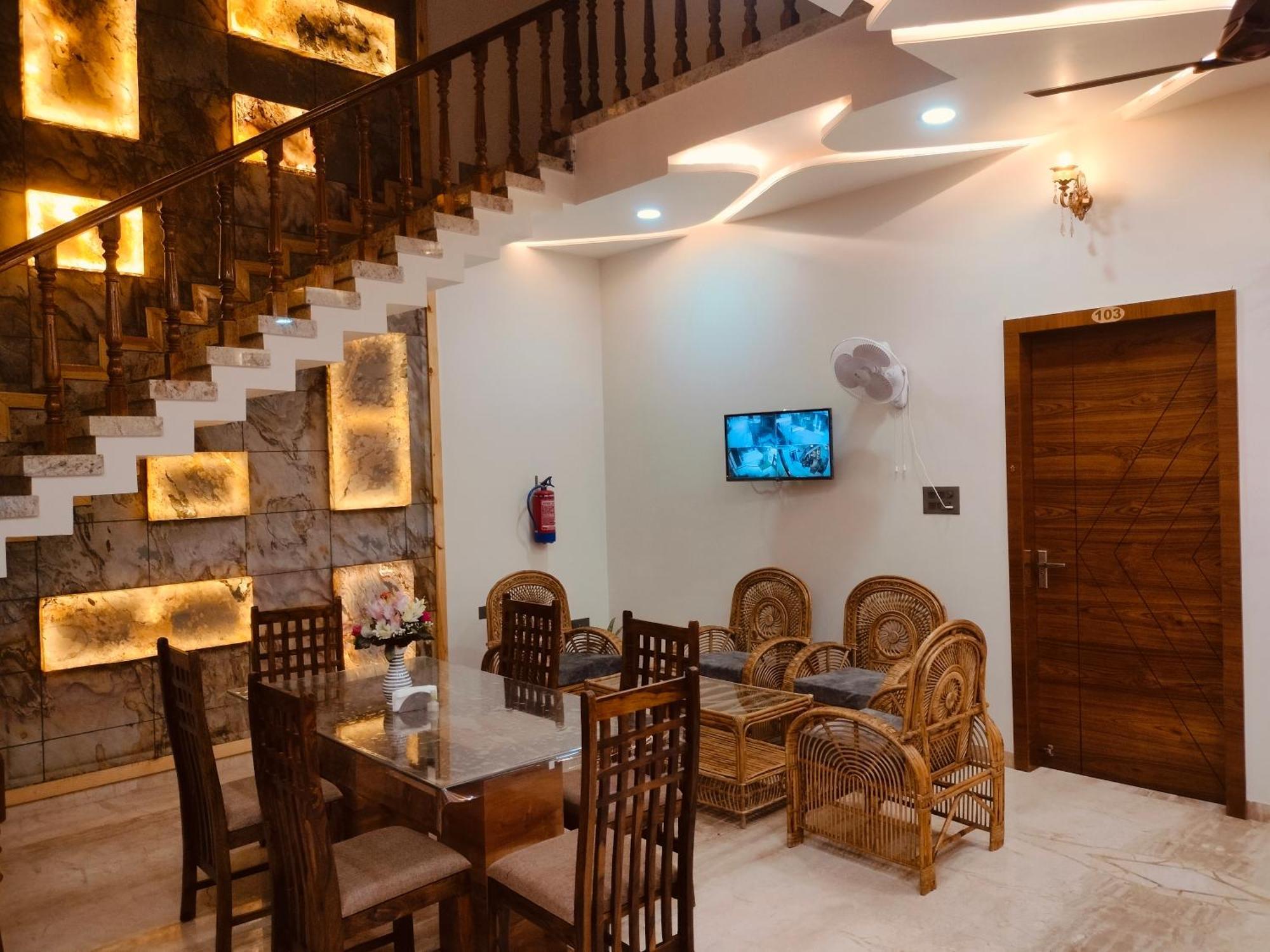 Amritam Palace A Luxury Ac Home Stay Ringas Esterno foto
